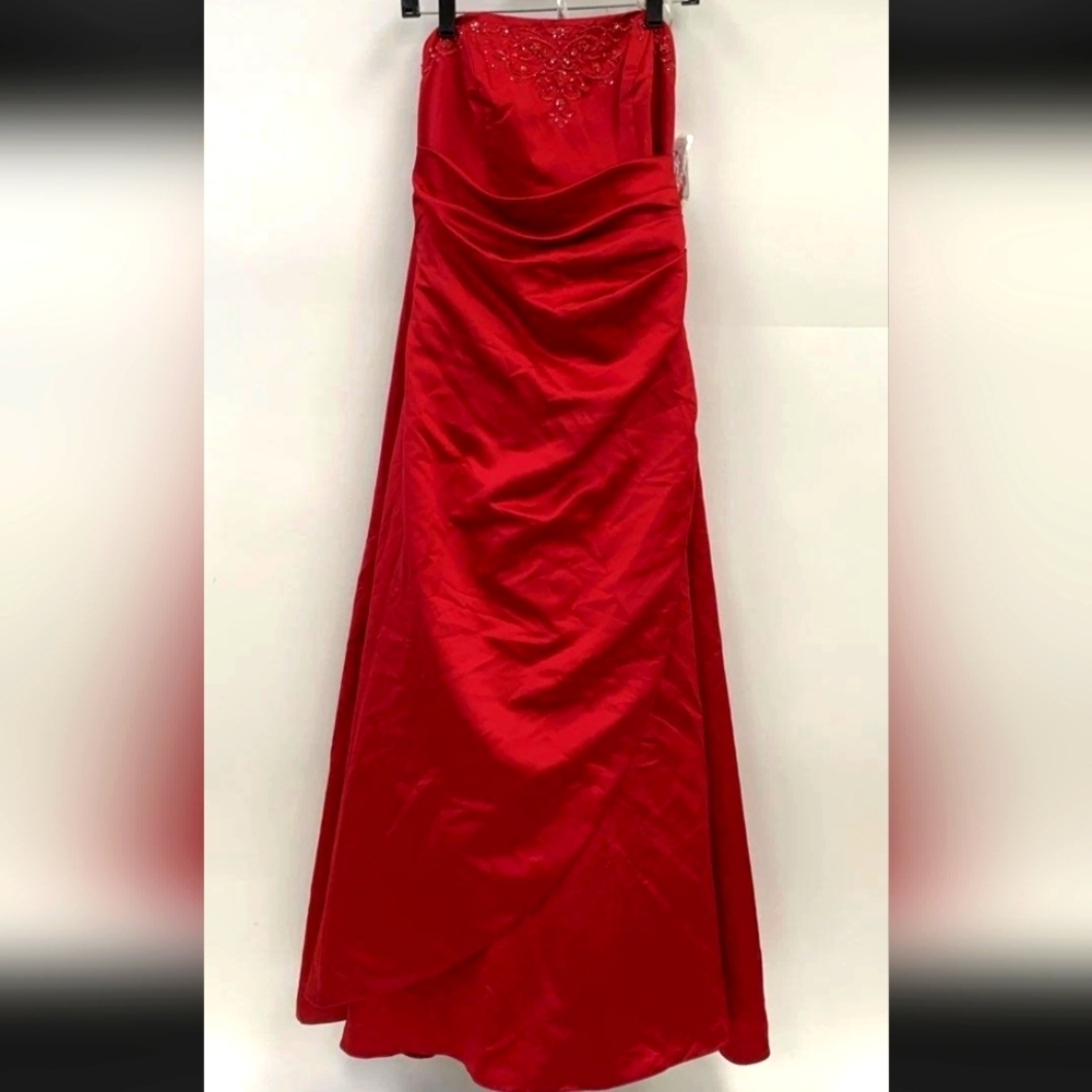 DAVIDS BRIDAL APPLE RED STRAPLESS FORMAL EMBROIDERED BEADED SIDE TIER DRESS SZ12 - Picture 2 of 7
